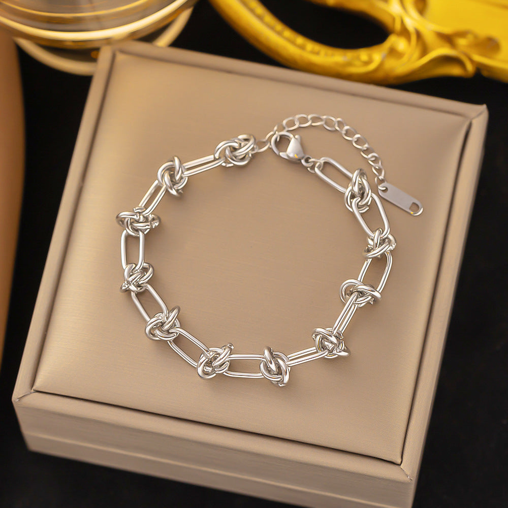 P3 Knot Chains