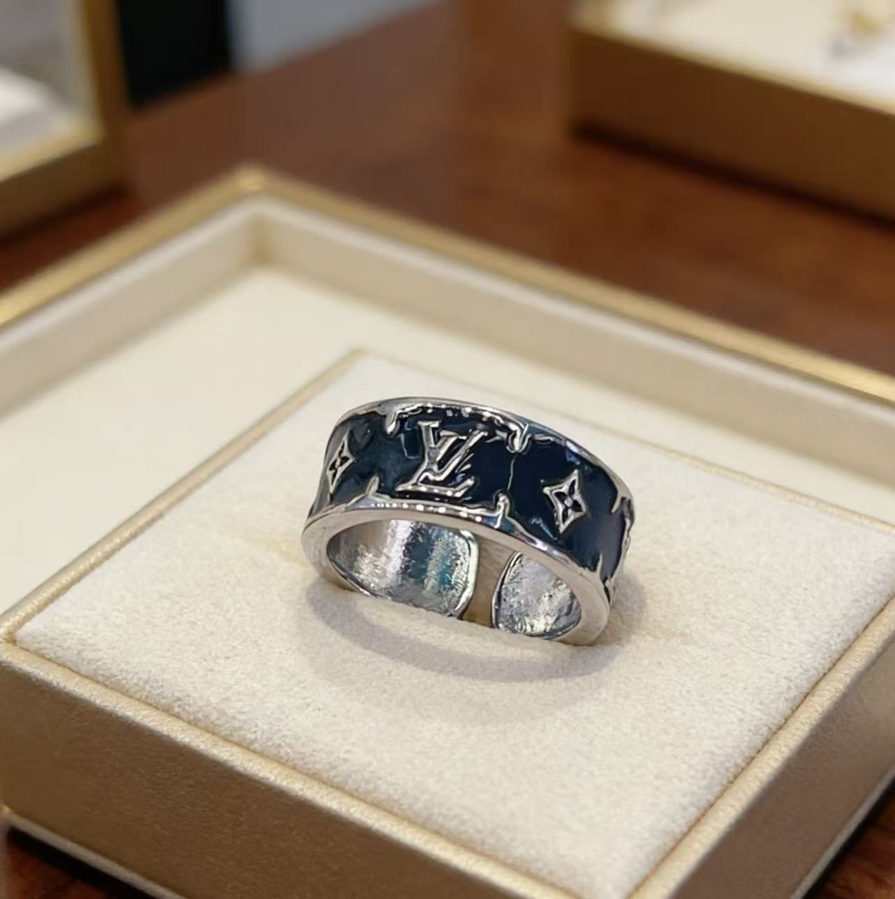 C6 LV Ring